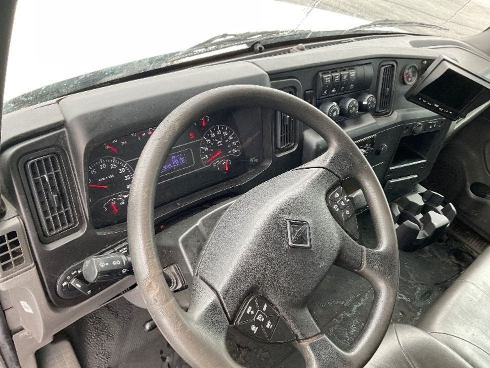 Medium Duty Box Truck-Light and Medium Duty Trucks-International-2020-MV607-Perrysburg-OH-215,472\n\t\tmiles-$ 40,250 - Image 12