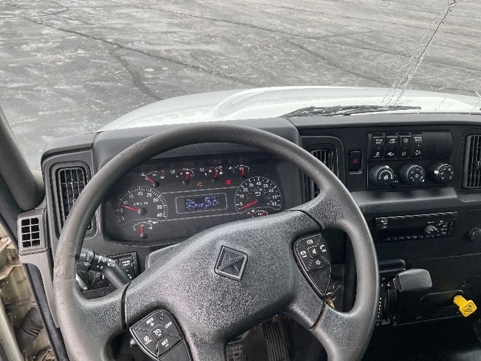 Medium Duty Box Truck-Light and Medium Duty Trucks-International-2020-MV607-Perrysburg-OH-215,472\n\t\tmiles-$ 40,250 - Image 13