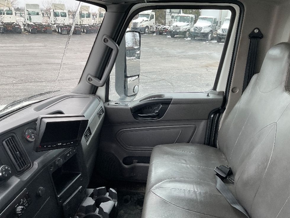 Medium Duty Box Truck-Light and Medium Duty Trucks-International-2020-MV607-Perrysburg-OH-215,472\n\t\tmiles-$ 40,250 - Image 14