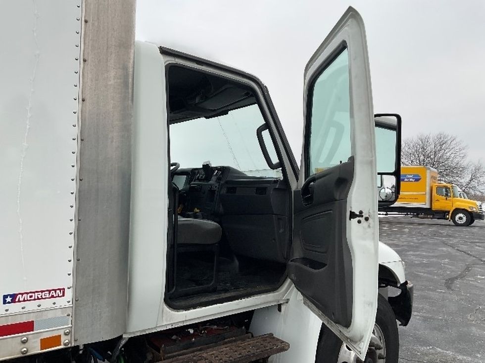 Medium Duty Box Truck-Light and Medium Duty Trucks-International-2020-MV607-Perrysburg-OH-215,472\n\t\tmiles-$ 40,250 - Image 15