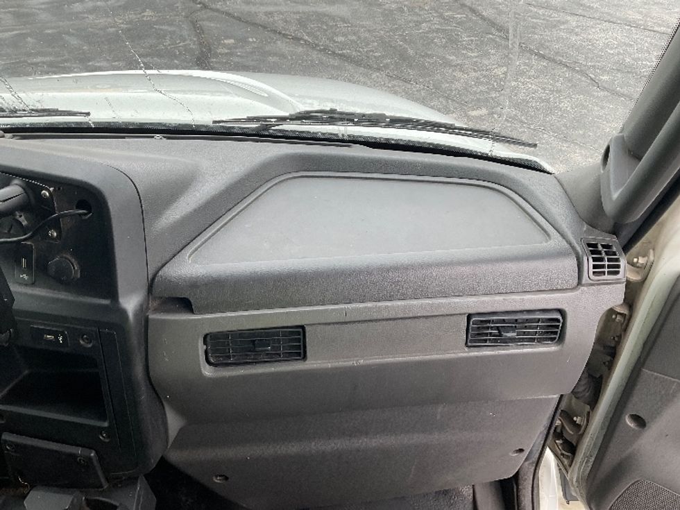 Medium Duty Box Truck-Light and Medium Duty Trucks-International-2020-MV607-Perrysburg-OH-215,472\n\t\tmiles-$ 40,250 - Image 16