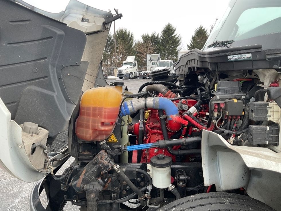 Medium Duty Box Truck-Light and Medium Duty Trucks-International-2020-MV607-Perrysburg-OH-215,472\n\t\tmiles-$ 40,250 - Image 19