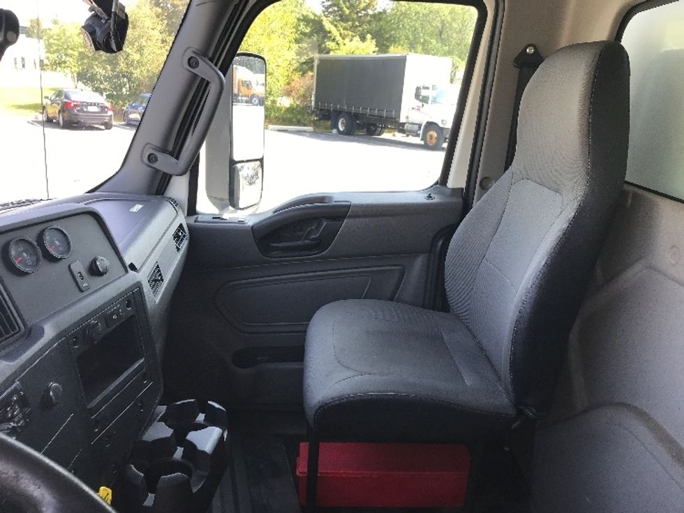 Medium Duty Box Truck-Light and Medium Duty Trucks-International-2020-MV607-Pewaukee-WI-213,392\n\t\tmiles-$ 45,000 - Image 18