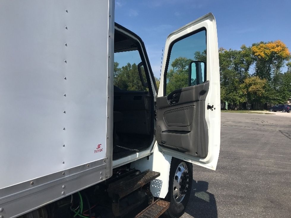Medium Duty Box Truck-Light and Medium Duty Trucks-International-2020-MV607-Pewaukee-WI-213,392\n\t\tmiles-$ 45,000 - Image 19