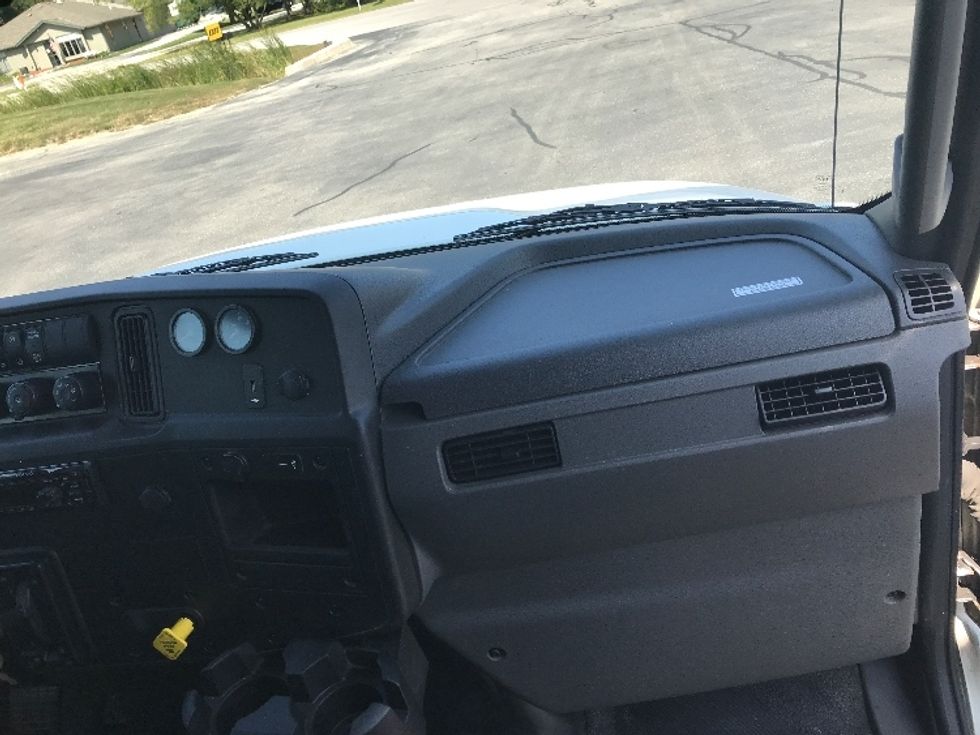 Medium Duty Box Truck-Light and Medium Duty Trucks-International-2020-MV607-Pewaukee-WI-213,392\n\t\tmiles-$ 45,000 - Image 20