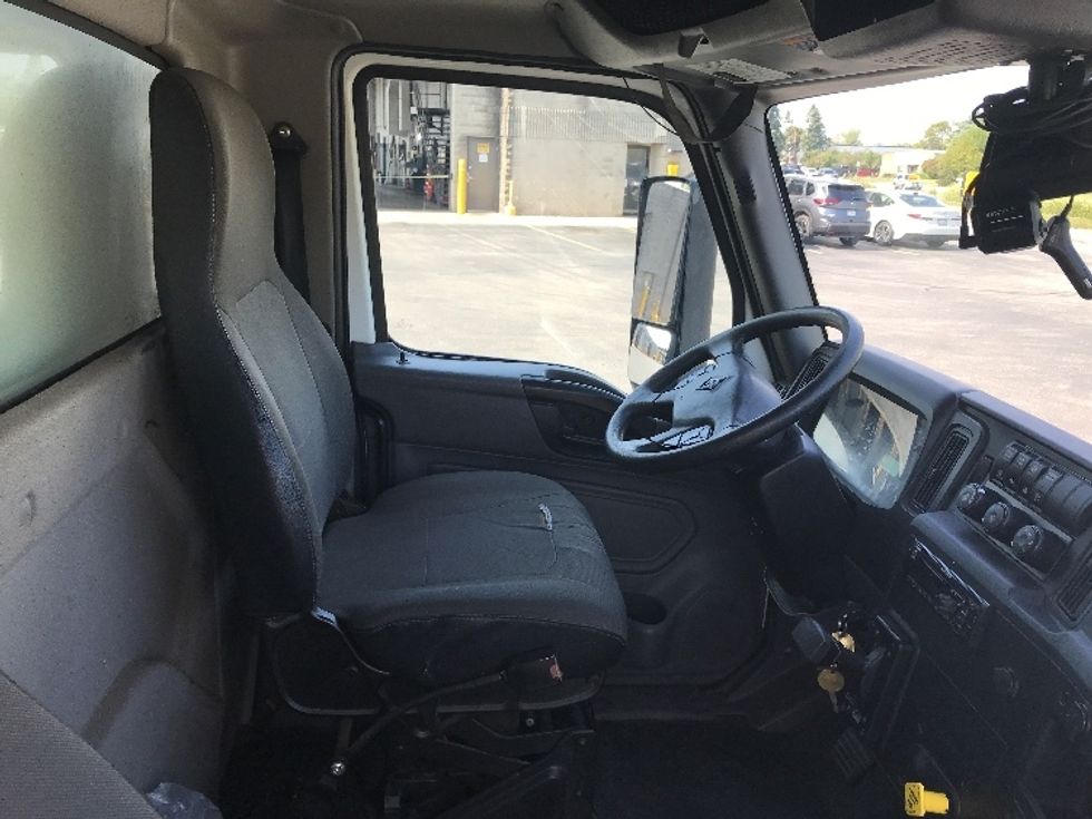 Medium Duty Box Truck-Light and Medium Duty Trucks-International-2020-MV607-Pewaukee-WI-213,392\n\t\tmiles-$ 45,000 - Image 21