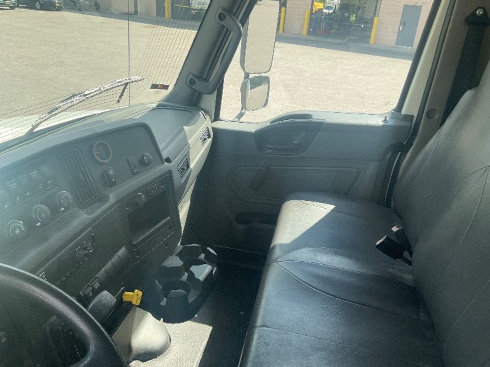 Medium Duty Box Truck-Light and Medium Duty Trucks-International-2020-MV607-Philadelphia-PA-65,413\n\t\tmiles-$ 59,750 - Image 19