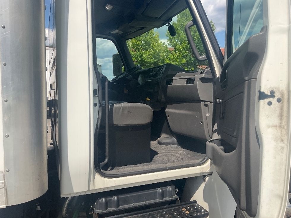 Medium Duty Box Truck-Light and Medium Duty Trucks-International-2020-MV607-Philadelphia-PA-65,413\n\t\tmiles-$ 59,750 - Image 20