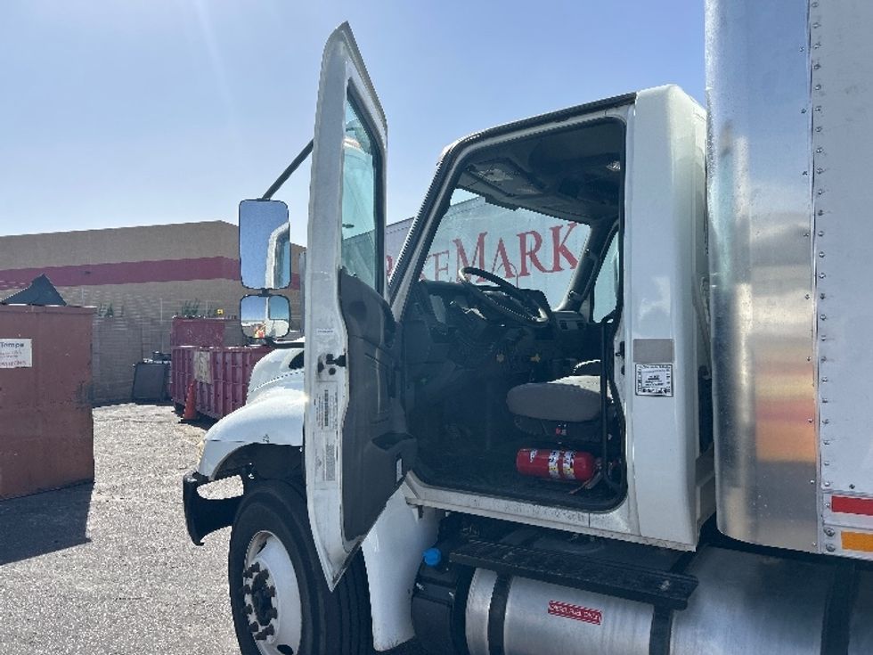 Medium Duty Box Truck-Light and Medium Duty Trucks-International-2020-MV607-Phoenix-AZ-123,613\n\t\tmiles-$ 70,500 - Image 16