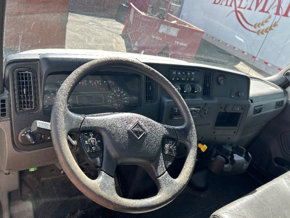 Medium Duty Box Truck-Light and Medium Duty Trucks-International-2020-MV607-Phoenix-AZ-123,613\n\t\tmiles-$ 70,500 - Image 18