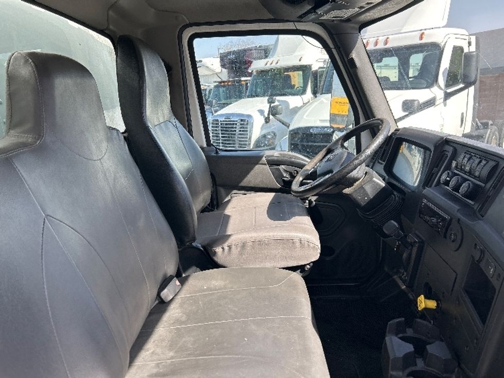 Medium Duty Box Truck-Light and Medium Duty Trucks-International-2020-MV607-Phoenix-AZ-123,613\n\t\tmiles-$ 70,500 - Image 22