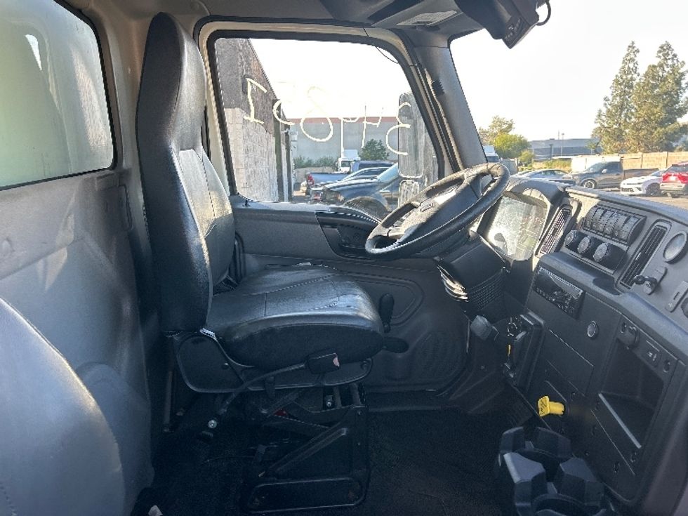 Medium Duty Box Truck-Light and Medium Duty Trucks-International-2020-MV607-Phoenix-AZ-140,326\n\t\tmiles-$ 53,750 - Image 22