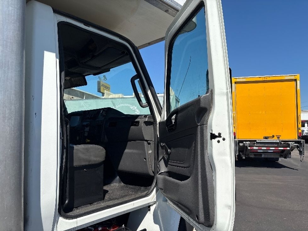 Medium Duty Box Truck-Light and Medium Duty Trucks-International-2020-MV607-Phoenix-AZ-173,107\n\t\tmiles-$ 51,500 - Image 20