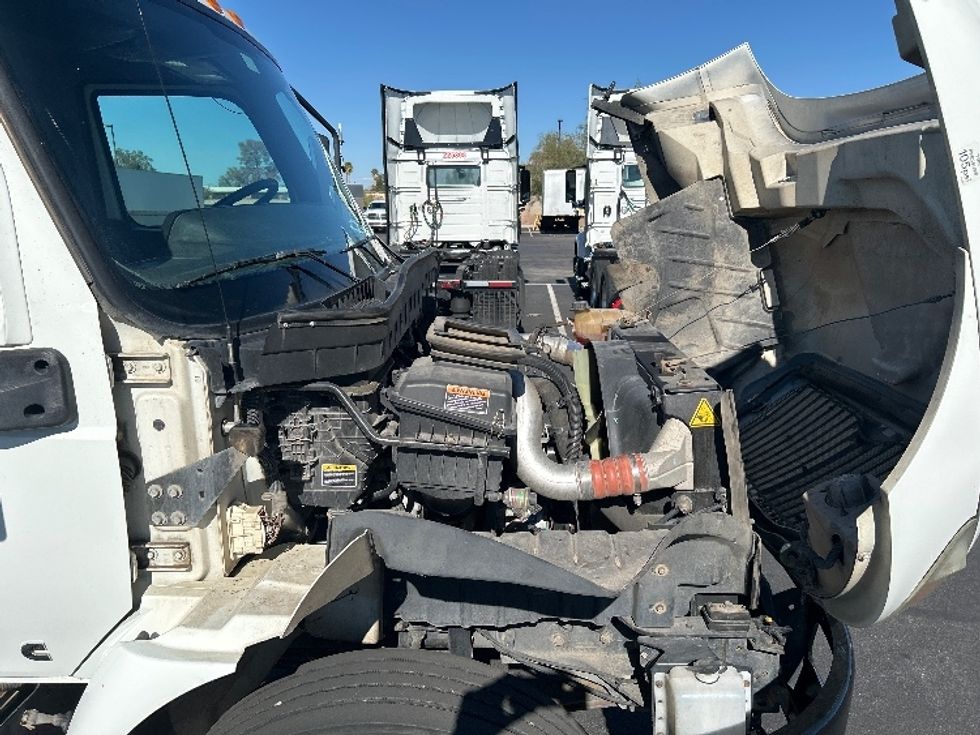 Medium Duty Box Truck-Light and Medium Duty Trucks-International-2020-MV607-Phoenix-AZ-185,040\n\t\tmiles-$ 45,000 - Image 23