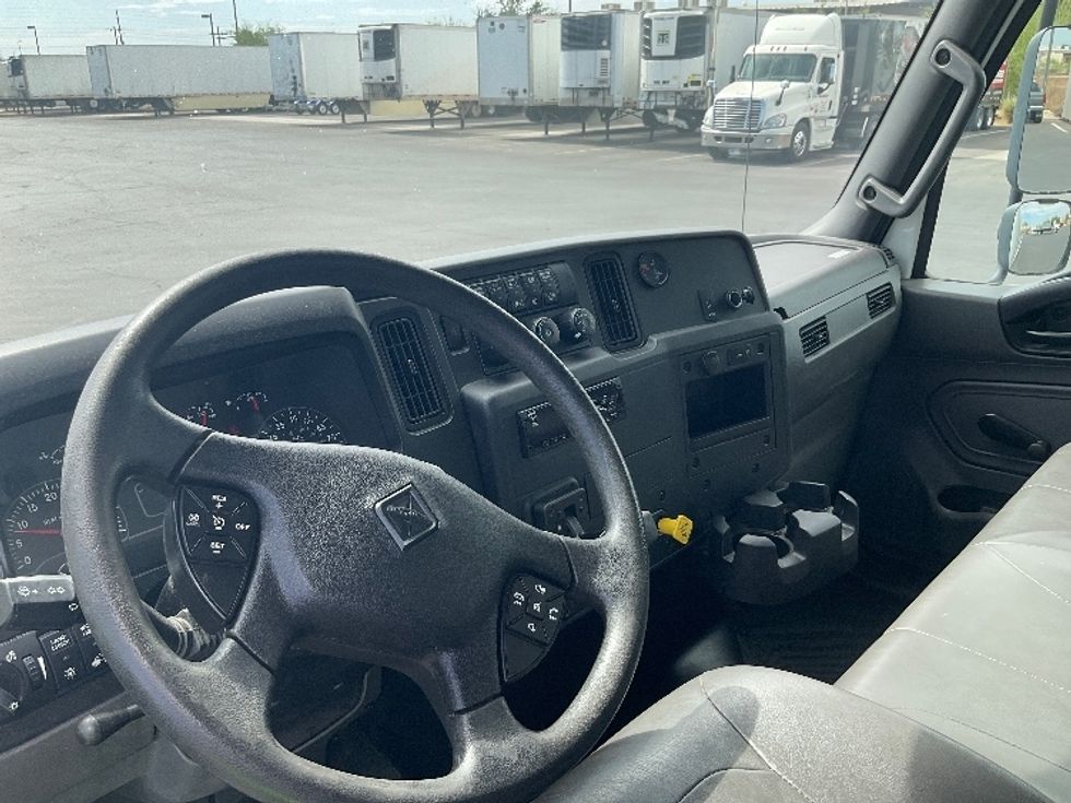 Medium Duty Box Truck-Light and Medium Duty Trucks-International-2020-MV607-Phoenix-AZ-54,051\n\t\tmiles-$ 67,500 - Image 18