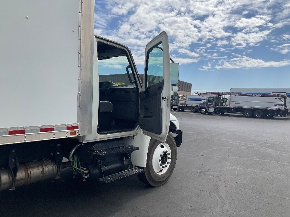 Medium Duty Box Truck-Light and Medium Duty Trucks-International-2020-MV607-Phoenix-AZ-54,051\n\t\tmiles-$ 67,500 - Image 20