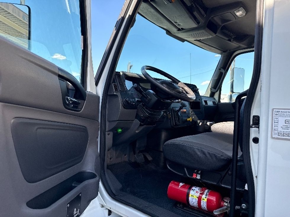 Medium Duty Box Truck-Light and Medium Duty Trucks-International-2020-MV607-Phoenix-AZ-62,630\n\t\tmiles-$ 61,750 - Image 16