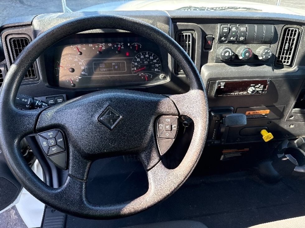 Medium Duty Box Truck-Light and Medium Duty Trucks-International-2020-MV607-Phoenix-AZ-62,630\n\t\tmiles-$ 61,750 - Image 18