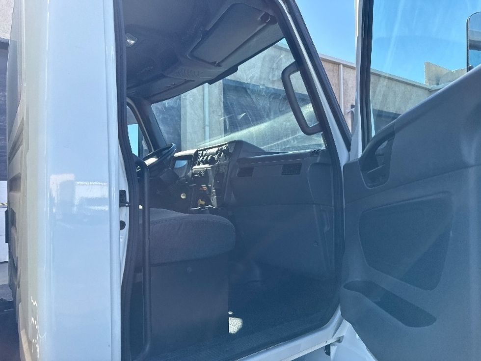 Medium Duty Box Truck-Light and Medium Duty Trucks-International-2020-MV607-Phoenix-AZ-62,630\n\t\tmiles-$ 61,750 - Image 20