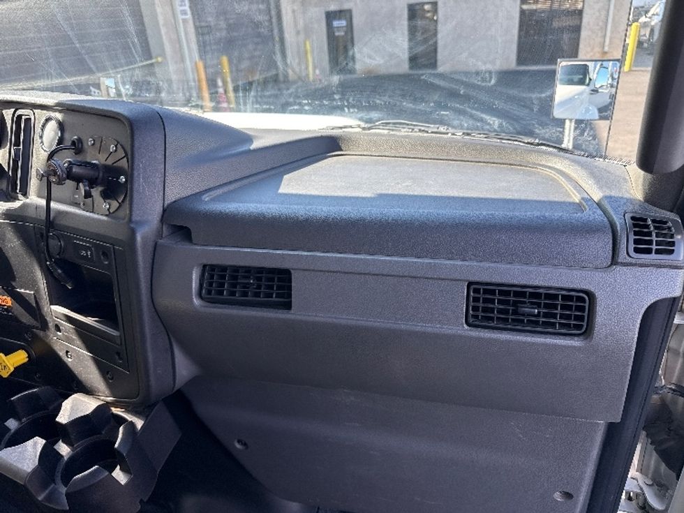 Medium Duty Box Truck-Light and Medium Duty Trucks-International-2020-MV607-Phoenix-AZ-62,630\n\t\tmiles-$ 61,750 - Image 21