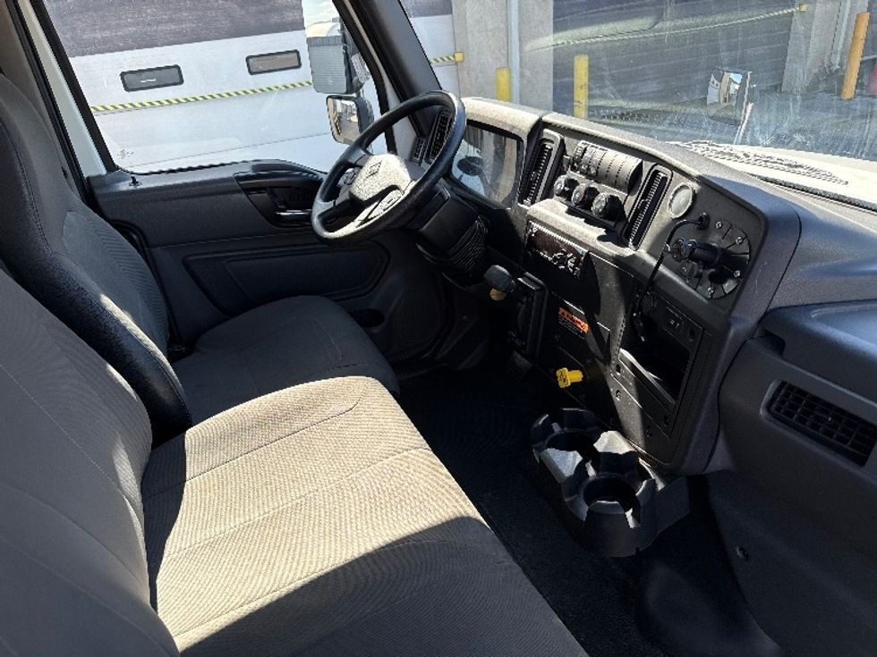 Medium Duty Box Truck-Light and Medium Duty Trucks-International-2020-MV607-Phoenix-AZ-62,630\n\t\tmiles-$ 61,750 - Image 22