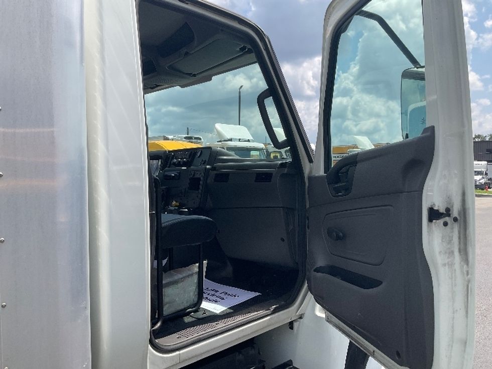 Medium Duty Box Truck-Light and Medium Duty Trucks-International-2020-MV607-Piqua-OH-162,576\n\t\tmiles-$ 53,500 - Image 19