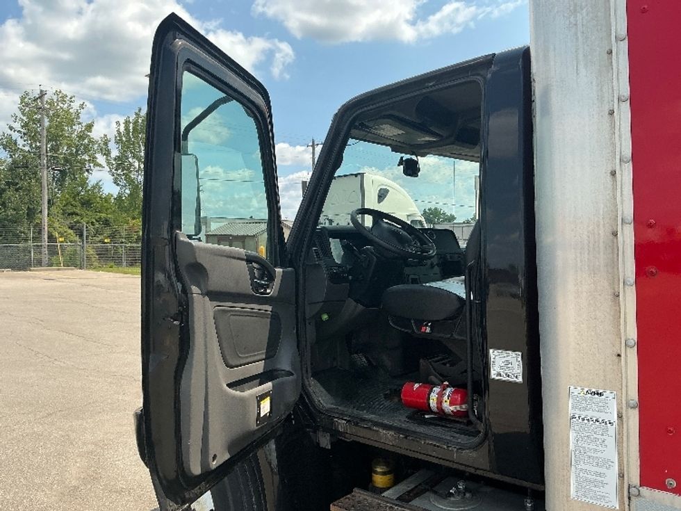 Medium Duty Box Truck-Light and Medium Duty Trucks-International-2020-MV607-Piqua-OH-350,457\n\t\tmiles-$ 21,000 - Image 16