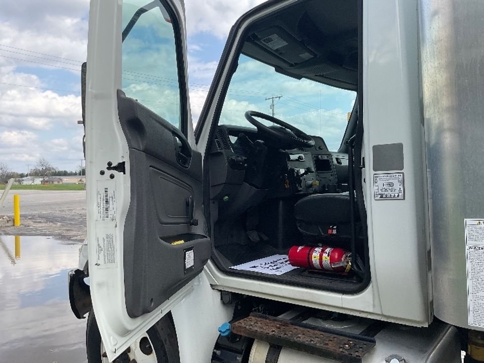 Medium Duty Box Truck-Light and Medium Duty Trucks-International-2020-MV607-Piqua-OH-7,741\n\t\tmiles-$ 68,000 - Image 17