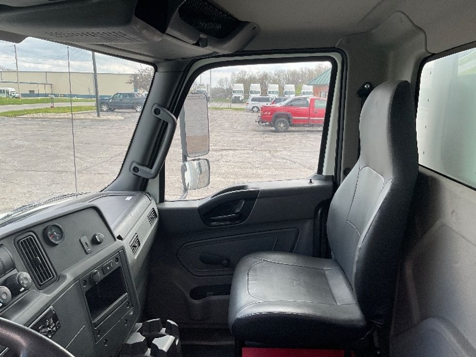 Medium Duty Box Truck-Light and Medium Duty Trucks-International-2020-MV607-Piqua-OH-7,741\n\t\tmiles-$ 68,000 - Image 19
