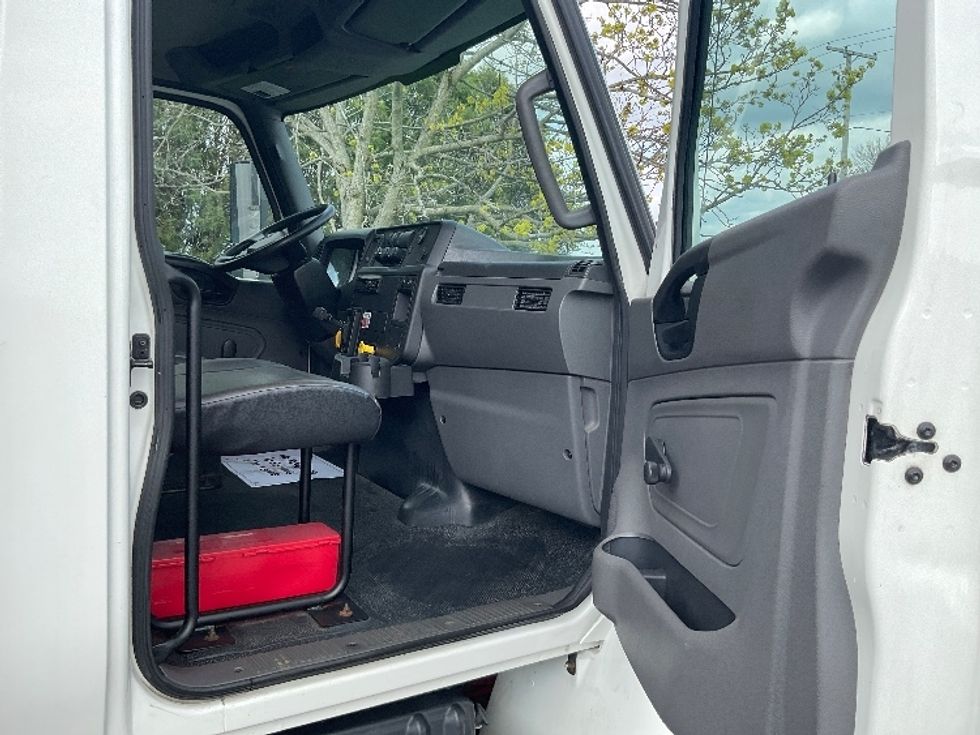 Medium Duty Box Truck-Light and Medium Duty Trucks-International-2020-MV607-Piqua-OH-7,741\n\t\tmiles-$ 68,000 - Image 20