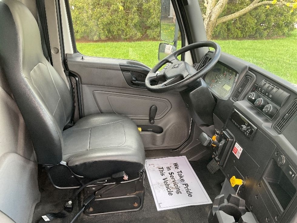 Medium Duty Box Truck-Light and Medium Duty Trucks-International-2020-MV607-Piqua-OH-7,741\n\t\tmiles-$ 68,000 - Image 22