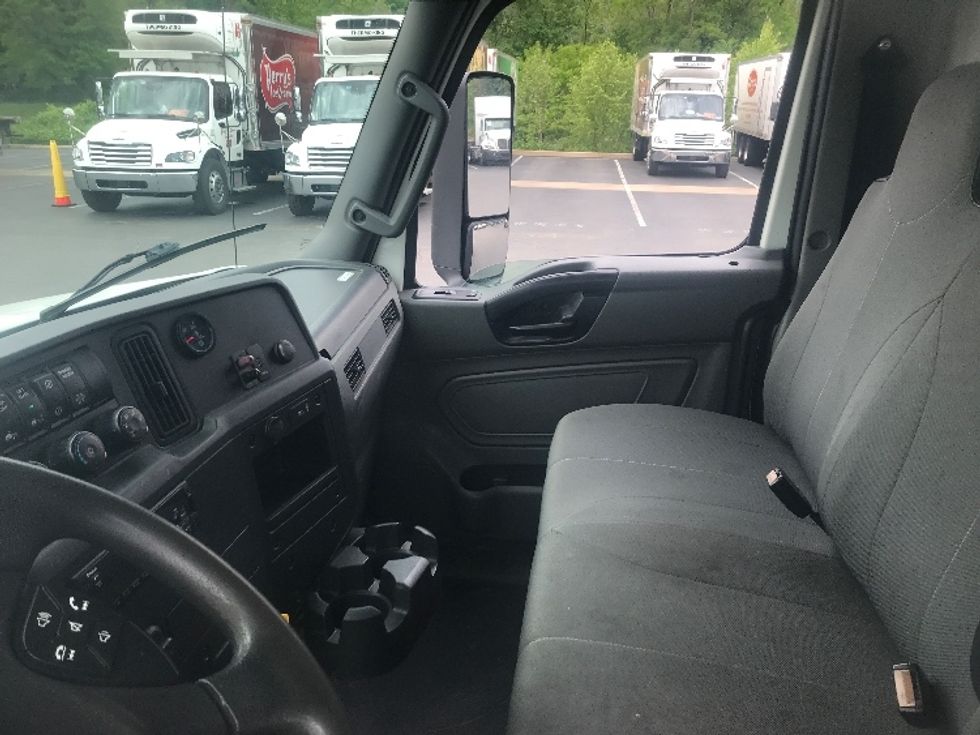 Medium Duty Box Truck-Light and Medium Duty Trucks-International-2020-MV607-Pittsburgh-PA-146,663\n\t\tmiles-$ 45,000 - Image 18