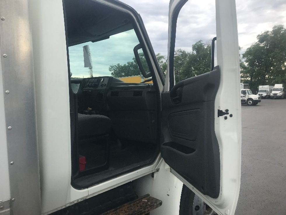 Medium Duty Box Truck-Light and Medium Duty Trucks-International-2020-MV607-Pittsburgh-PA-146,663\n\t\tmiles-$ 45,000 - Image 19