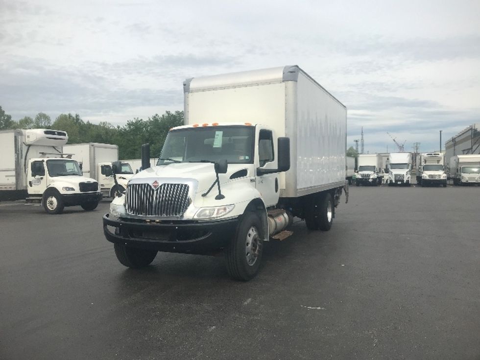 Medium Duty Box Truck-Light and Medium Duty Trucks-International-2020-MV607-Pittsburgh-PA-146,663\n\t\tmiles-$ 45,000 - Image 3