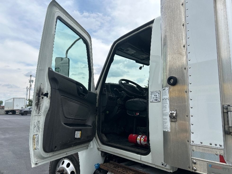 Medium Duty Box Truck-Light and Medium Duty Trucks-International-2020-MV607-Pittsburgh-PA-301,778\n\t\tmiles-$ 35,500 - Image 16