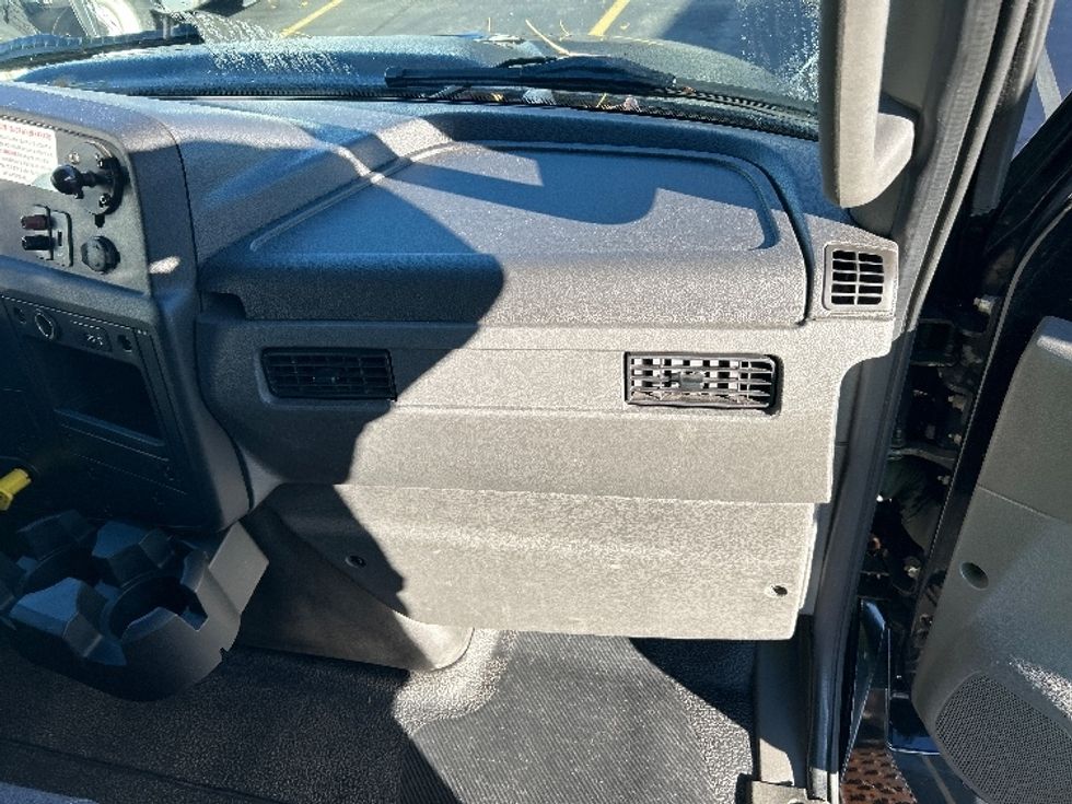 Medium Duty Box Truck-Light and Medium Duty Trucks-International-2020-MV607-Plymouth-MI-125,902\n\t\tmiles-$ 53,000 - Image 21