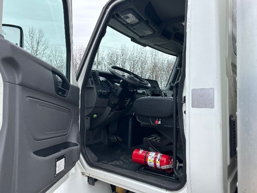 Medium Duty Box Truck-Light and Medium Duty Trucks-International-2020-MV607-Poplar Bluff-MO-141,263\n\t\tmiles-$ 56,000 - Image 16