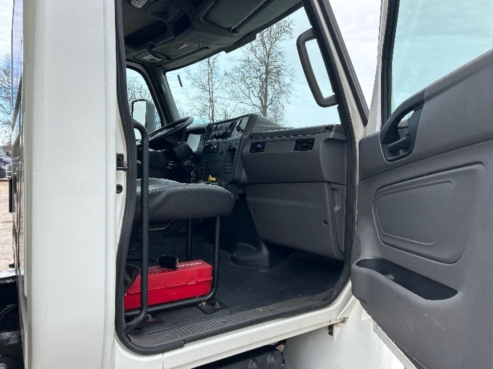 Medium Duty Box Truck-Light and Medium Duty Trucks-International-2020-MV607-Poplar Bluff-MO-141,263\n\t\tmiles-$ 56,000 - Image 20