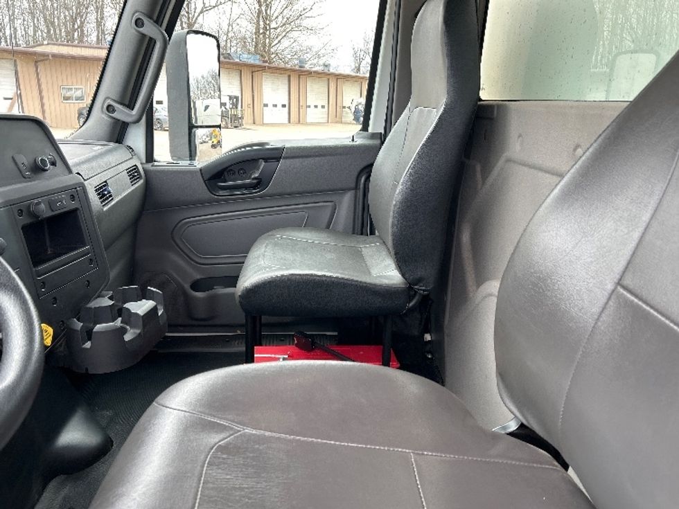 Medium Duty Box Truck-Light and Medium Duty Trucks-International-2020-MV607-Poplar Bluff-MO-141,263\n\t\tmiles-$ 56,000 - Image 19