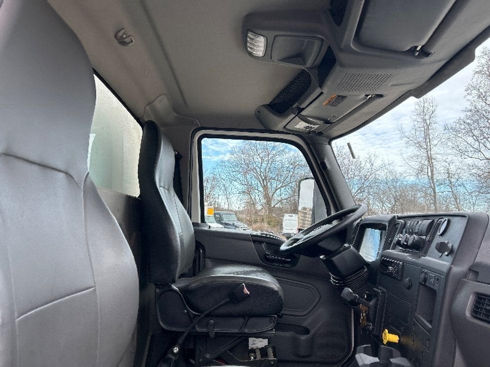 Medium Duty Box Truck-Light and Medium Duty Trucks-International-2020-MV607-Poplar Bluff-MO-141,263\n\t\tmiles-$ 56,000 - Image 22