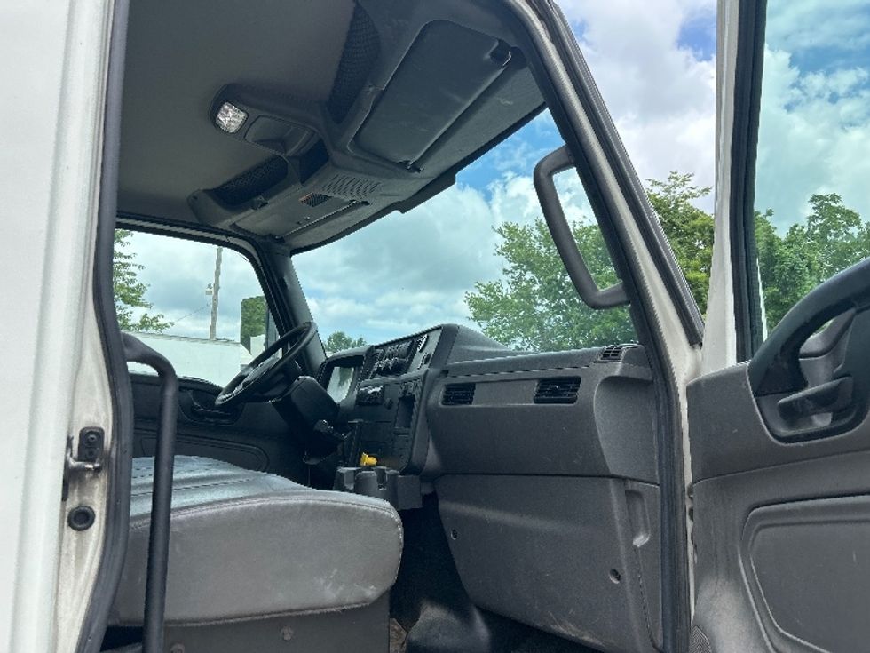 Medium Duty Box Truck-Light and Medium Duty Trucks-International-2020-MV607-Poplar Bluff-MO-407,463\n\t\tmiles-$ 22,000 - Image 20
