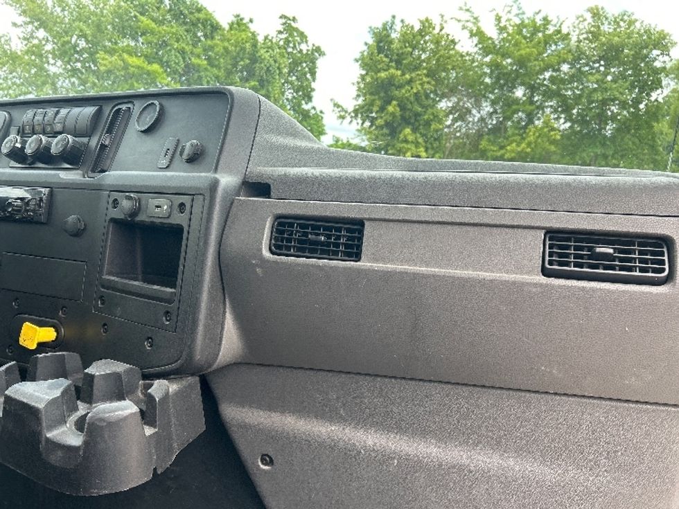 Medium Duty Box Truck-Light and Medium Duty Trucks-International-2020-MV607-Poplar Bluff-MO-407,463\n\t\tmiles-$ 22,000 - Image 21