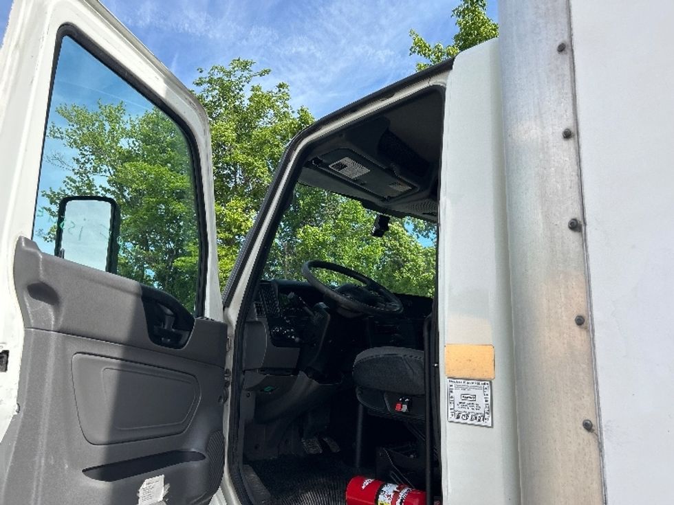 Medium Duty Box Truck-Light and Medium Duty Trucks-International-2020-MV607-Poplar Bluff-MO-409,046\n\t\tmiles-$ 8,500 - Image 16