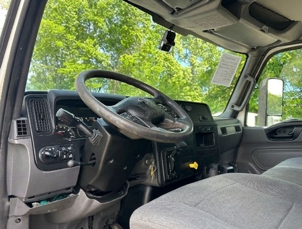 Medium Duty Box Truck-Light and Medium Duty Trucks-International-2020-MV607-Poplar Bluff-MO-409,046\n\t\tmiles-$ 8,500 - Image 17