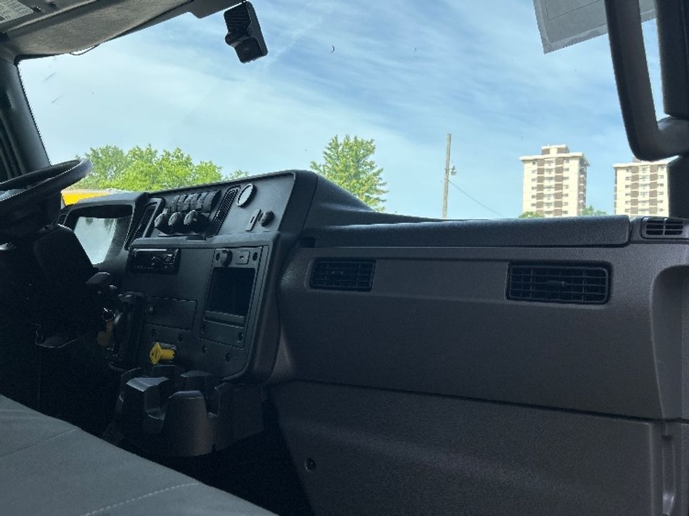Medium Duty Box Truck-Light and Medium Duty Trucks-International-2020-MV607-Poplar Bluff-MO-409,046\n\t\tmiles-$ 8,500 - Image 21
