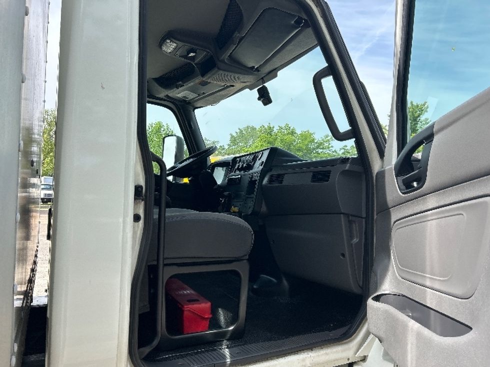 Medium Duty Box Truck-Light and Medium Duty Trucks-International-2020-MV607-Poplar Bluff-MO-409,046\n\t\tmiles-$ 8,500 - Image 20