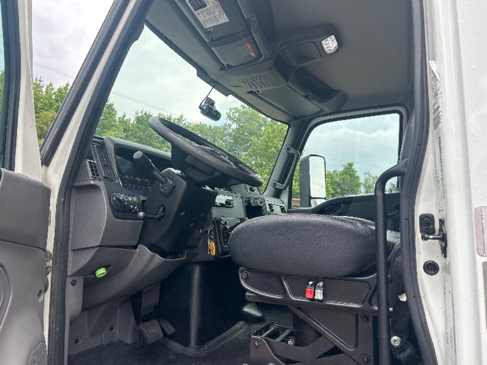 Medium Duty Box Truck-Light and Medium Duty Trucks-International-2020-MV607-Poplar Bluff-MO-61,184\n\t\tmiles-$ 63,500 - Image 16