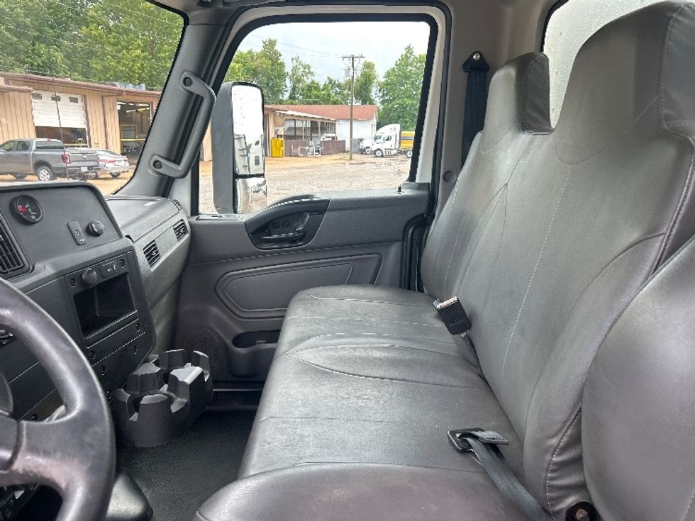 Medium Duty Box Truck-Light and Medium Duty Trucks-International-2020-MV607-Poplar Bluff-MO-61,184\n\t\tmiles-$ 63,500 - Image 19