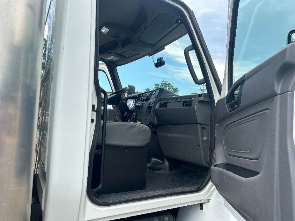 Medium Duty Box Truck-Light and Medium Duty Trucks-International-2020-MV607-Poplar Bluff-MO-61,184\n\t\tmiles-$ 63,500 - Image 20
