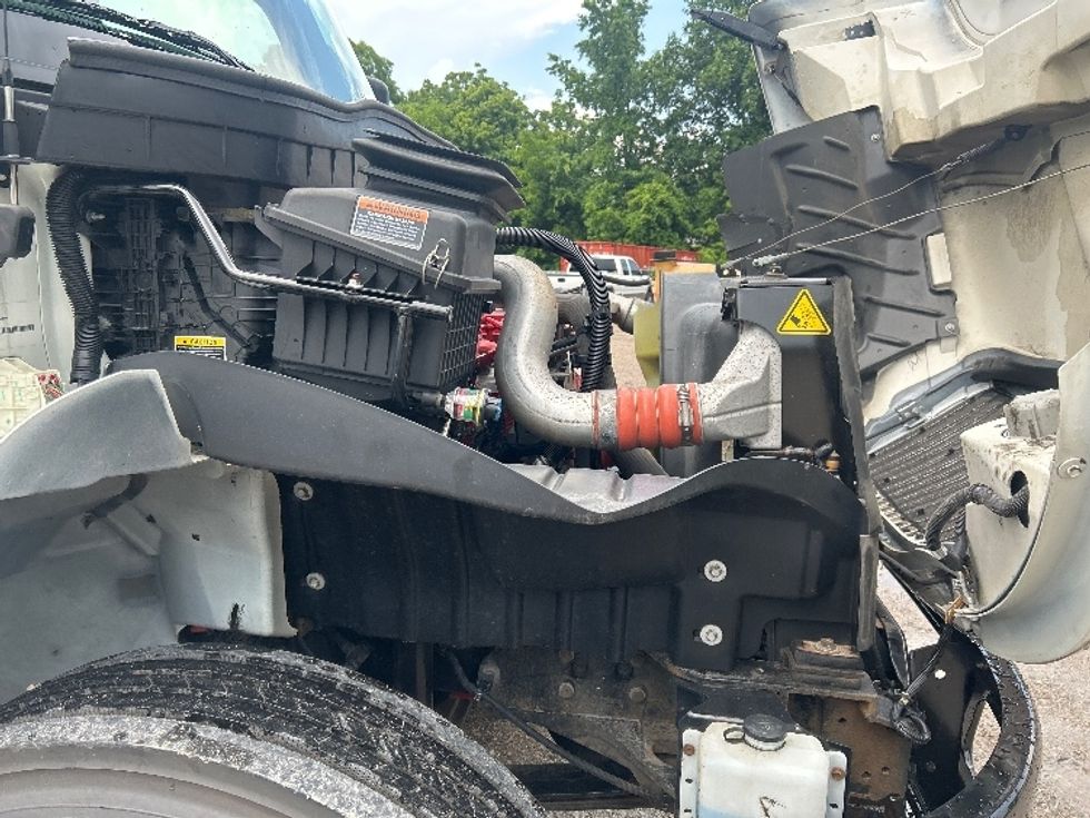 Medium Duty Box Truck-Light and Medium Duty Trucks-International-2020-MV607-Poplar Bluff-MO-61,184\n\t\tmiles-$ 63,500 - Image 23